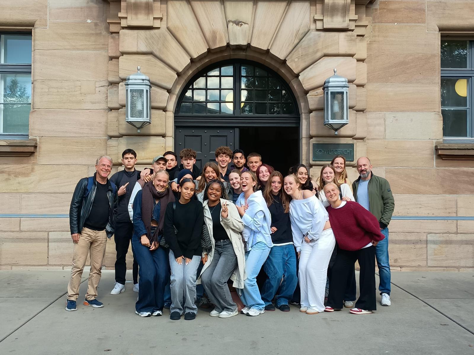 Von Nürnberg nach Den Haag – Holländische und Schüler und Schülerinnen auf den Spuren des Völkerrechts